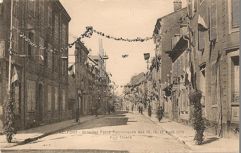 1919 08 15 Belfort CPA Fêtes patriotiques Rue Thiers