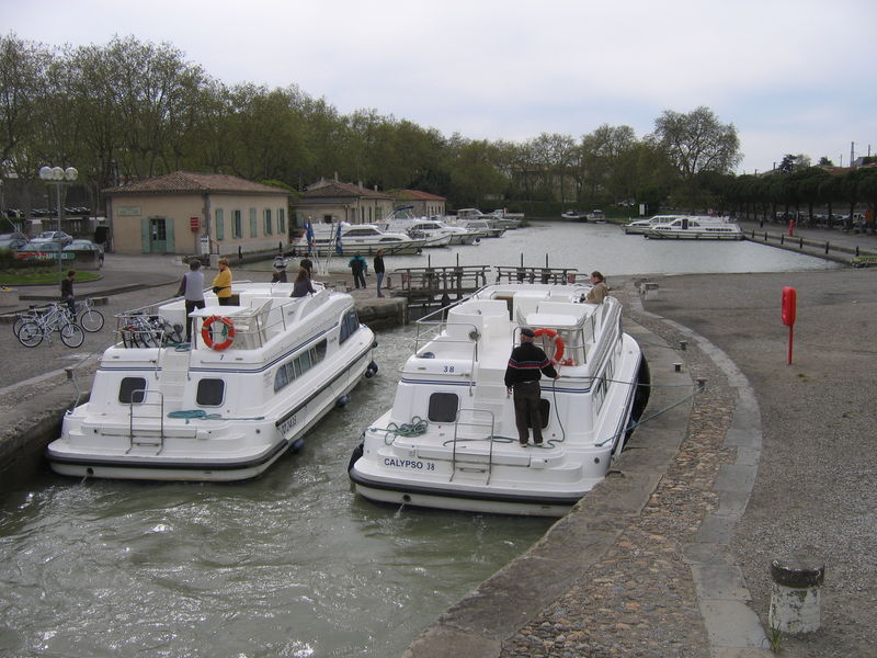 Carcassonne : l'écluse de la gare, sur le Canal du Midi