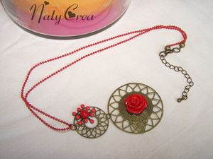 Collier fleur résine rouge