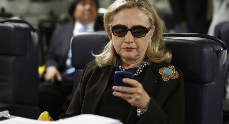 Hillary-clinton-blackberry