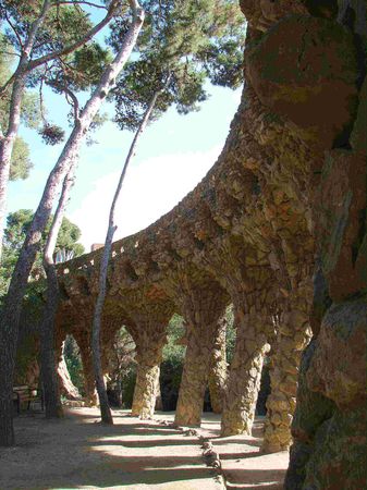 Parc_Guell_soportales_inclinados