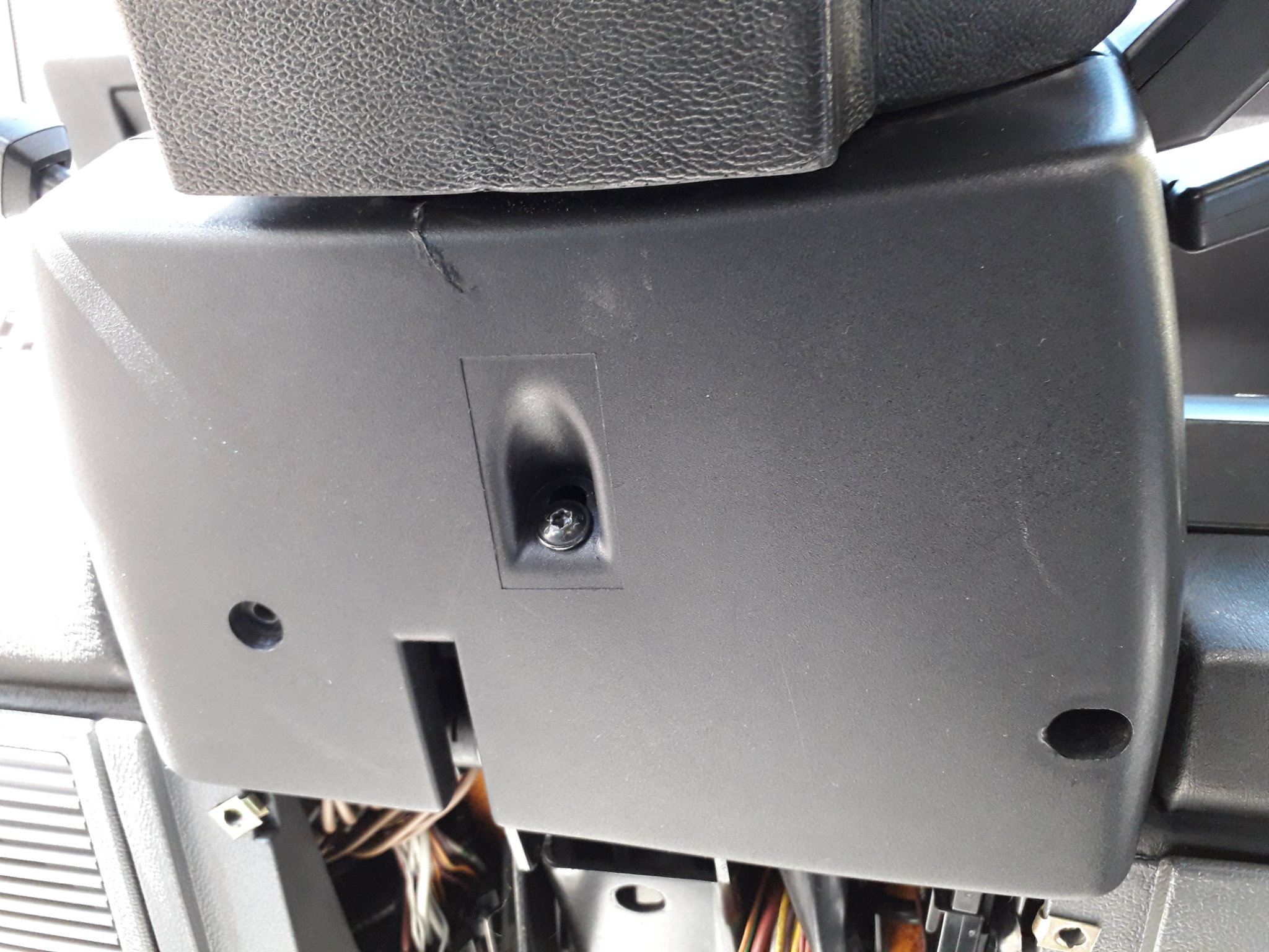 5Démontage coquille inférieure. Histoires d'une auto, la Renault 25