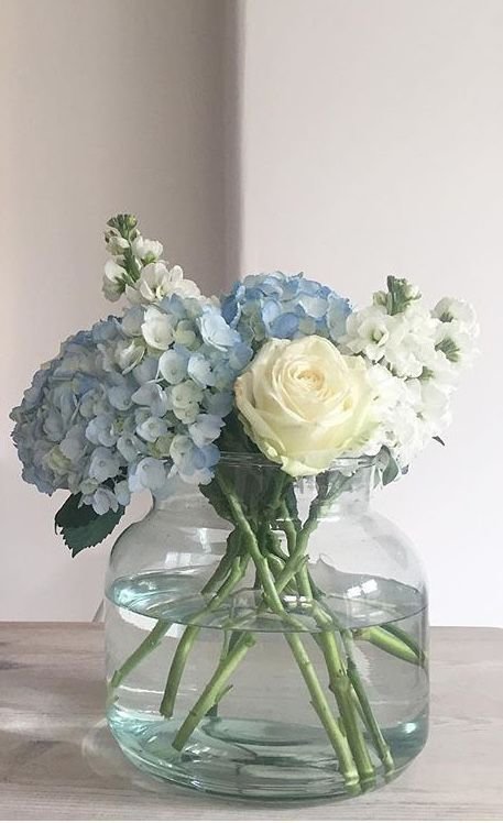 blue_hydrangea_and_white_flowers