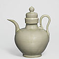 A very rare Yue incised and inscribed 'floral' ewer and cover, <b>Five</b> <b>dynasties</b> (<b>907</b>-<b>960</b>)