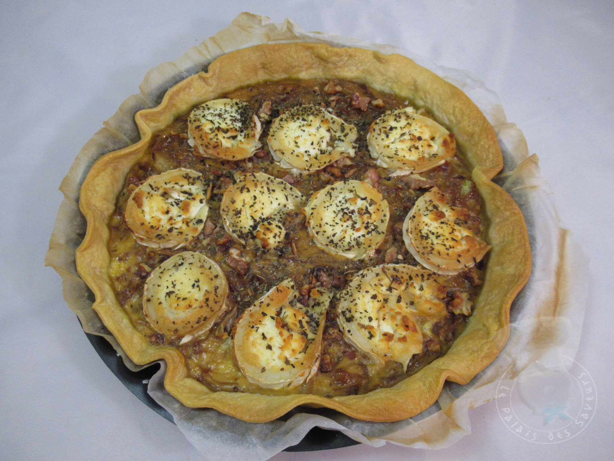 Tarte à l'oignon, chèvre et miel