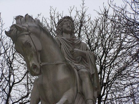 Statue de Louis XIII Place des Vosges à Paris