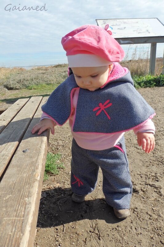 Cape bébé en ensemble avec le pantalon