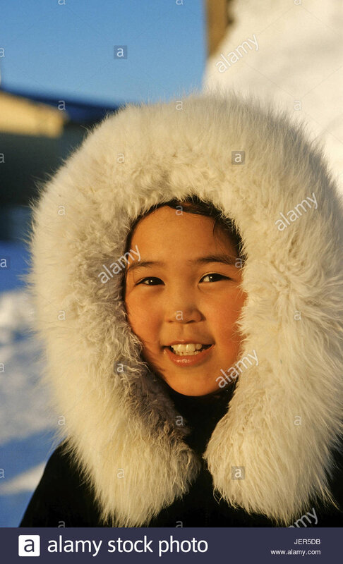 les-inuits-de-nuiqsut-dans-l-extreme-nord-de-l-alaska-situe-dans-l-ocean-arctique-en-alaska-les-inuits-aus-nuiqsut-im-aussersten-norden-alaskas-suis-