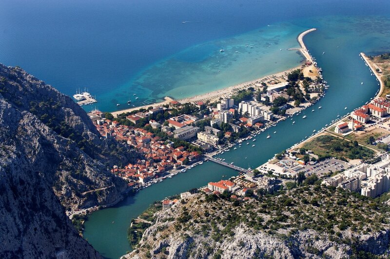 Duje-Klaric-Omis-Cetina-river-goes-to-sea