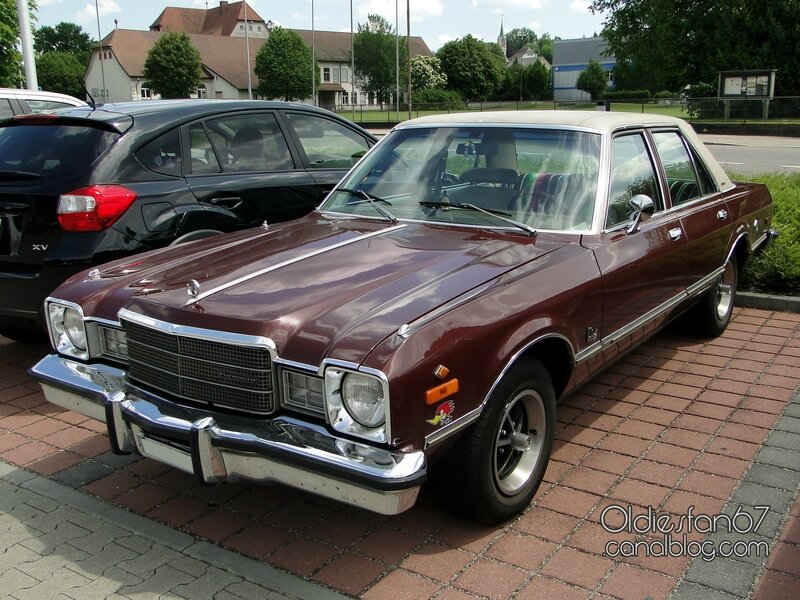 plymouth-volare-premier-sedan-1976-1977-01