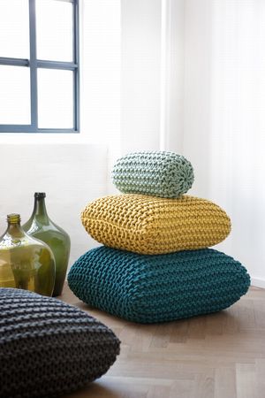 Knitted_cushions_image