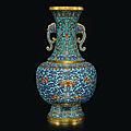An exceptionally rare <b>cloisonné</b> <b>enamel</b> 'bats and clouds' vase, Qing dynasty, Qianlong period(1736-1795)