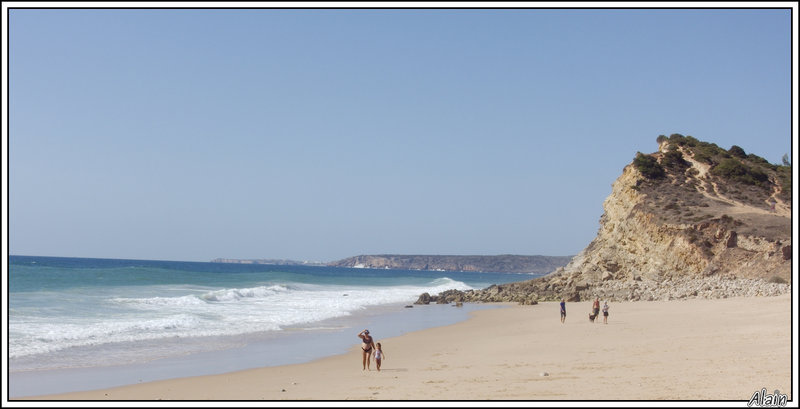praia e penhasco (j'affine mon portugais: plage et falaise !)