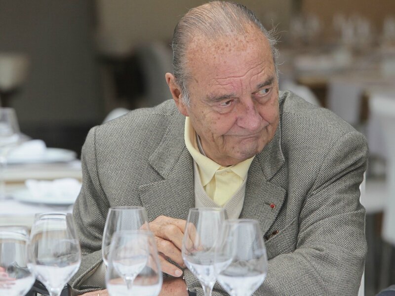 Jacques-Chirac-deguste-au-restaurant-Le-Girelier-a-Saint-Tropez-le-4-octobre-2013_exact1024x768_l