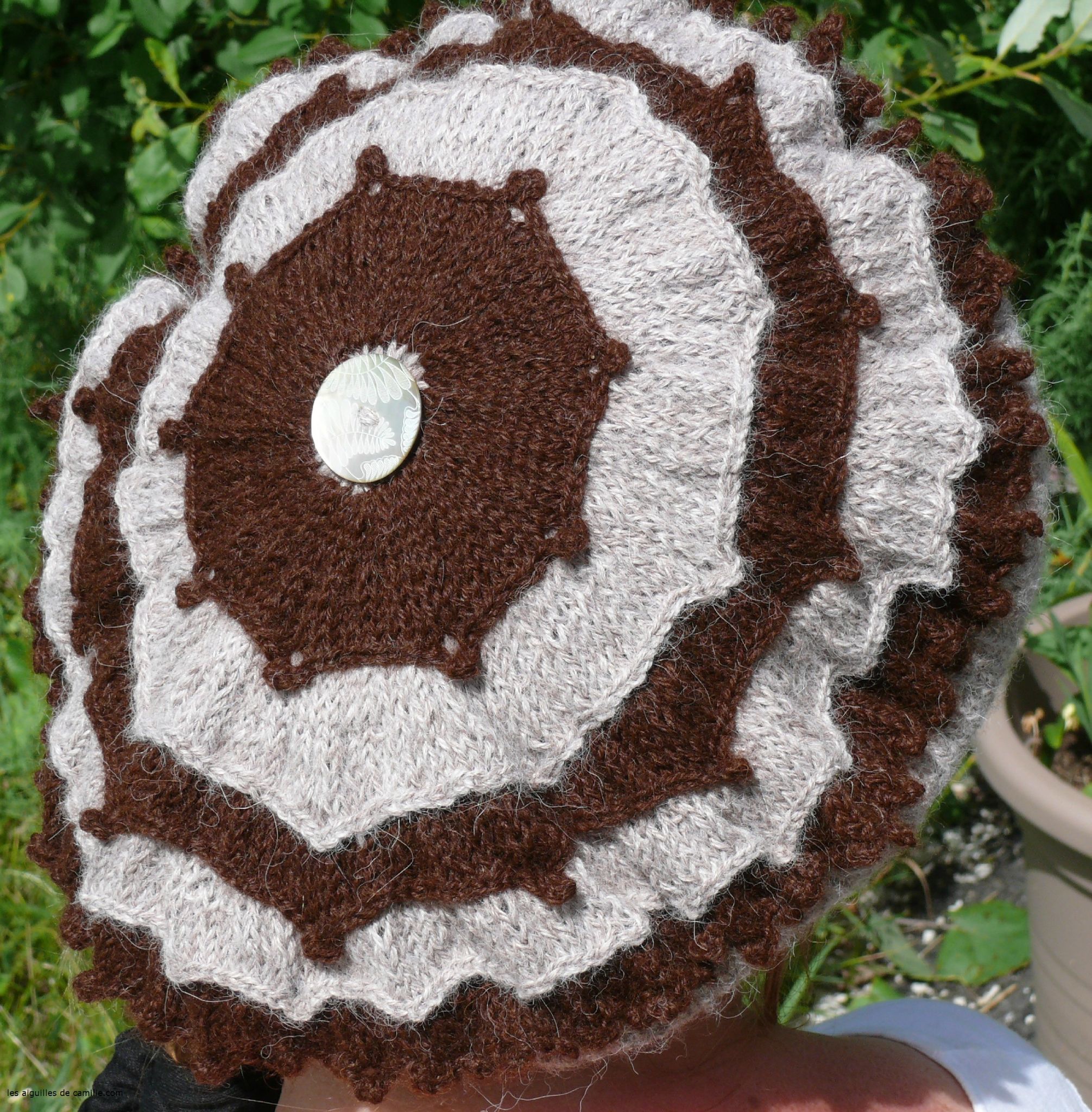 béret fleur 2 dessus