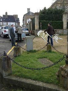 ramassage monstres Avranches association habitants vieille-ville square Thomas Becket