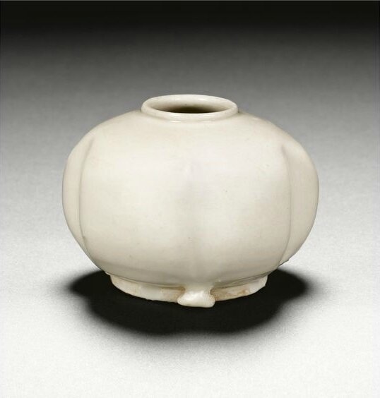 A white-glazed water pot, Tang dynasty (618-907)