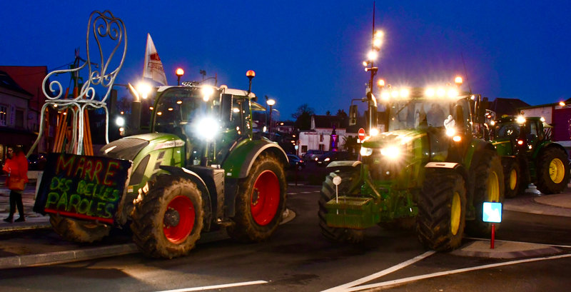 AGRICULTEURS MANIF 2024 TRACTEURS fontaine