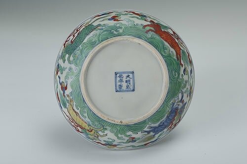 Clashing-color plate with the design of ocean animals, Chenghua period (1465-1487)