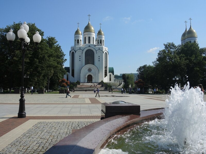 Kaliningrad, Cathédrale orthodoxe du Christ-Sauveur, et fontaine (Russie)