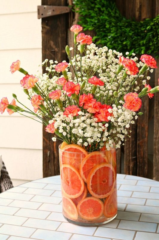 grapefruit_and_pink_carnations_make_a_sweet_smelling_floral_arrangement