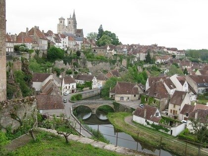 Au coeur de la riche région Bourgogne, il est une cité médiévale...