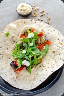 Wrap-aubergine-rotis-houmous-20