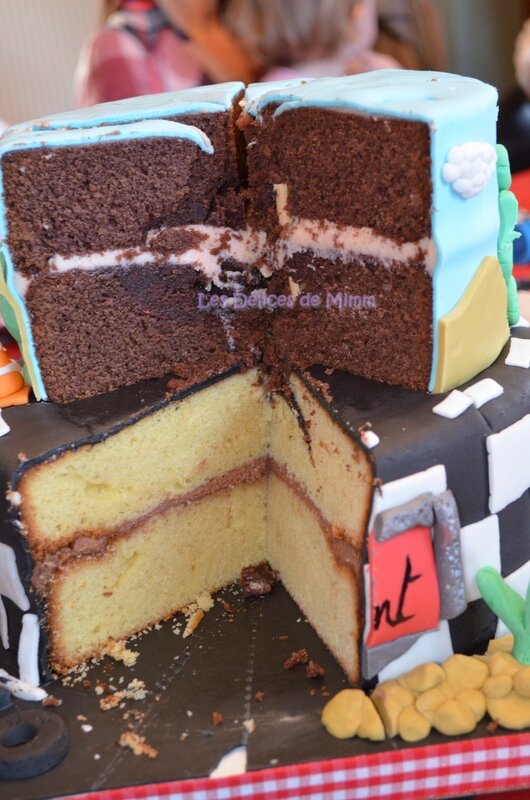 Un gâteau Cars avec voiture Flash Mcqueen 14