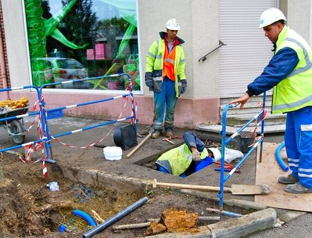 EAU branchements plomb 2012 chantier trottoir