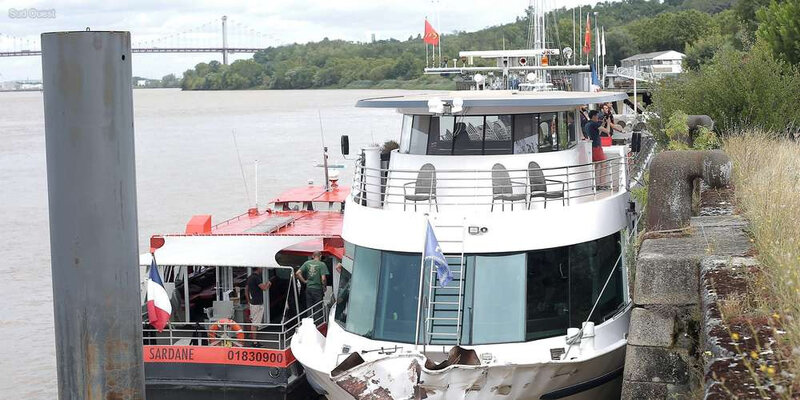 c-est-un-accident-rarissime-qui-s-est-produit-ce-lundi-un-peu-avant-13-heures-sur-le-quai-de-brazza-a-bordeaux-ou-est-amarre-le-bateau-de-croisiere-le-burdigala-ii