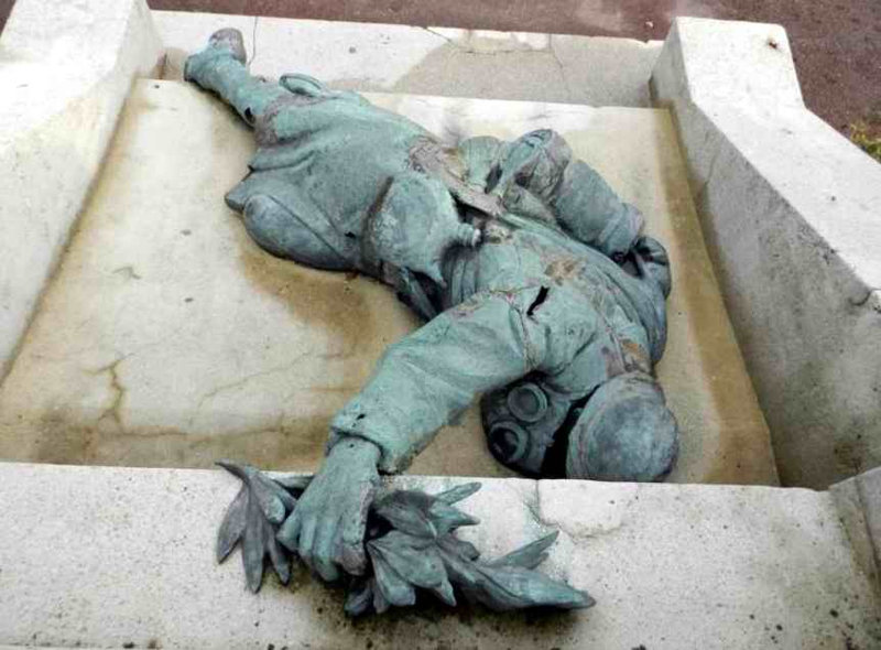 Monument aux morts Bergues5