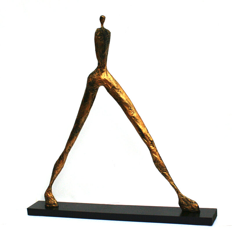 homme-qui-marche-dore-papierbronze-vanessaRenoux