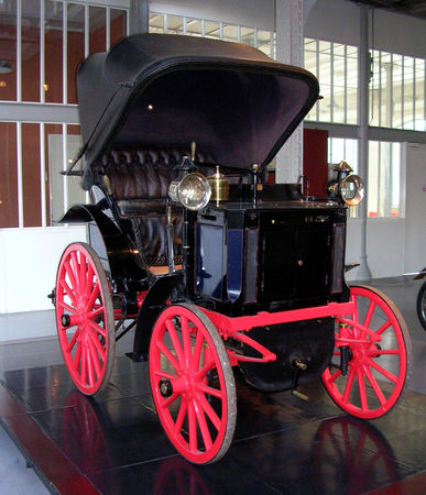 Panhard___Levassor_P2D_phaeton_de_1890__Mus_e_Chatellerault__01