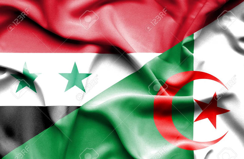 54422777-agitant-le-drapeau-de-l-algérie-et-de-la-syrie