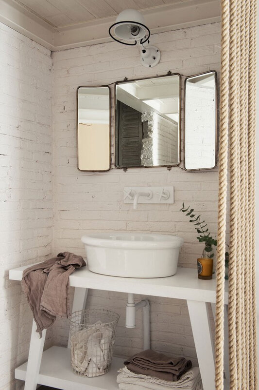 est-living-barcelona-loft-serrat-tort-architects-bathroom_1024x1024