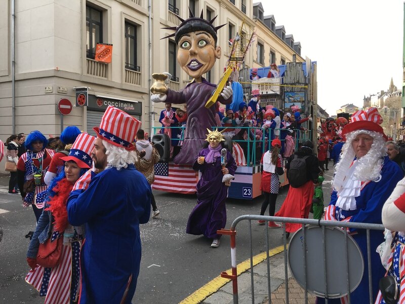 Carnaval de Granville la Grande Cavalcade dimanche 7 février 2016 char indépendance USA rue Lecampion