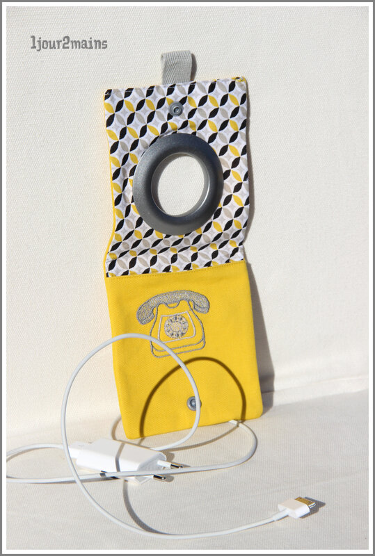 porte chargeur jaune ouvert