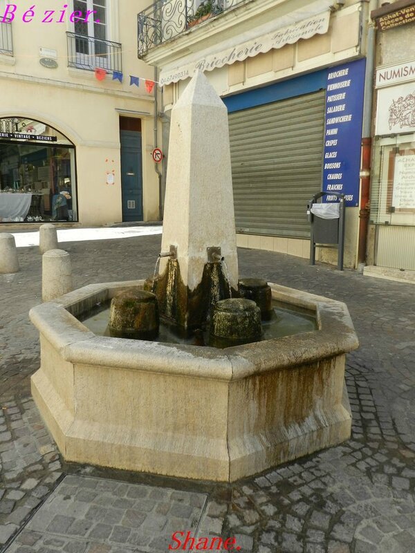 le 08-05-2013 fontaine place Pierre Lavabre