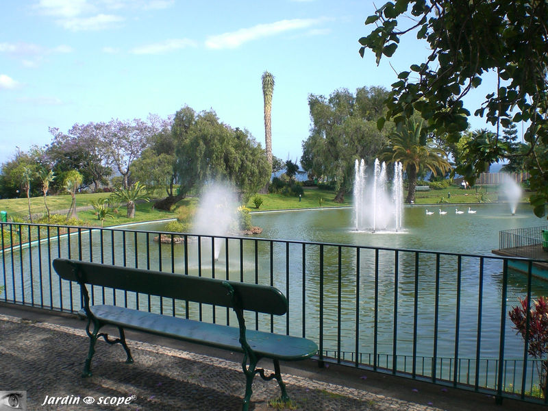 9078-Banc-et-plan-d'eau