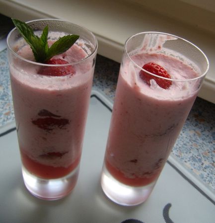 Mousse de fraises à la menthe recettes legumes recettes dessert Du soleil , des petits oiseaux , des fraises , de la menthe ...