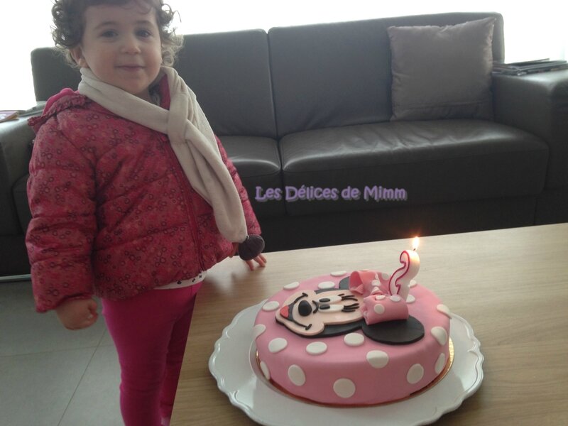 Gâteau Minnie Mouse en pâte à sucre (tutoriel) 10