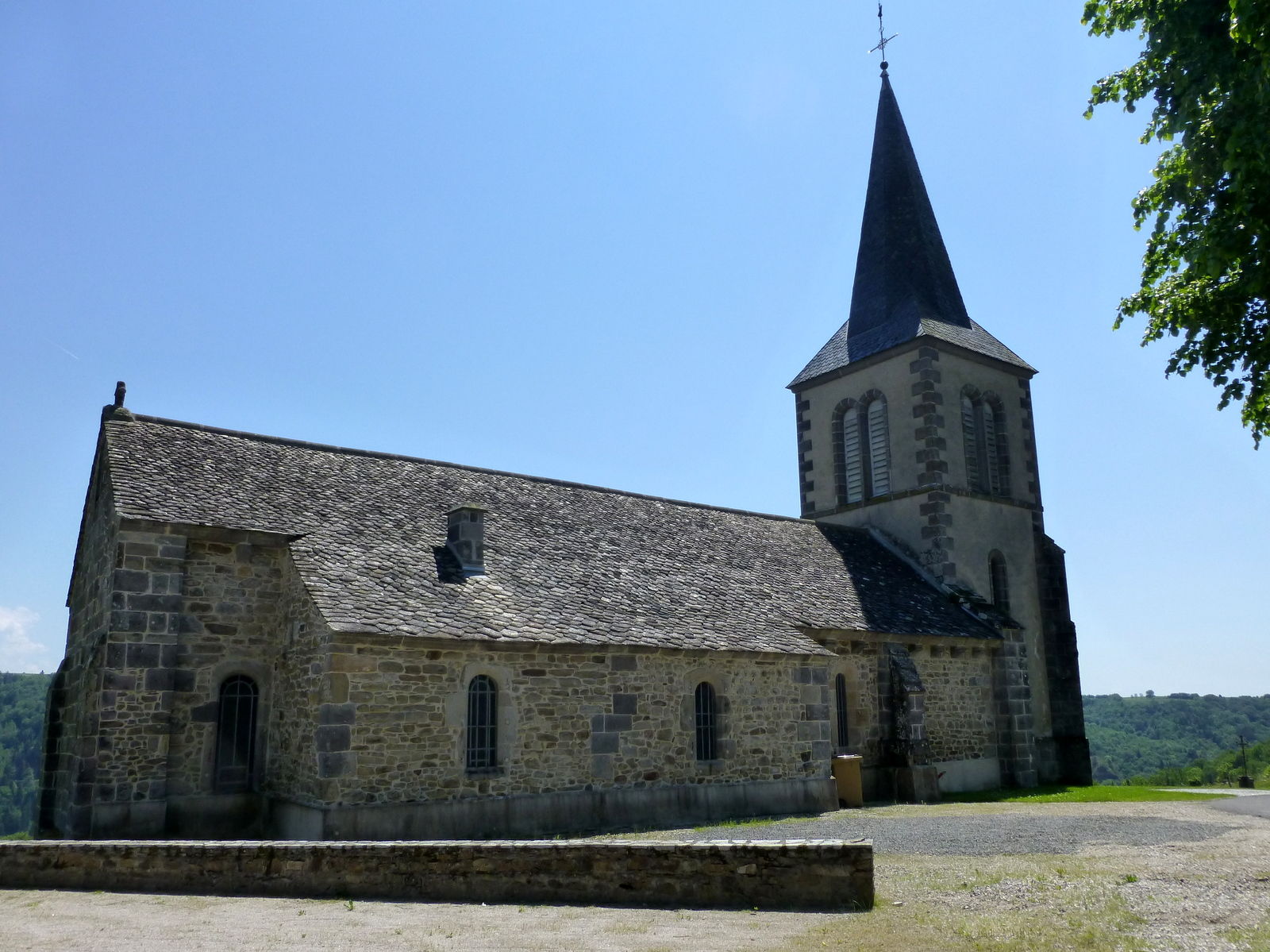 église de Singles, en partie romane