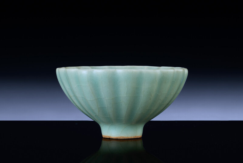 A fine small Longquan celadon petal-lobed bowl, Southern Song dynasty (1127-1279)