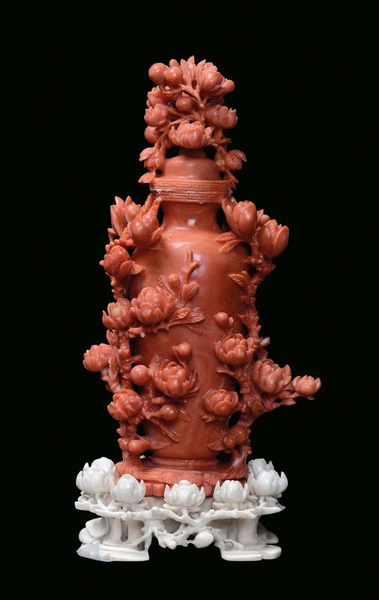 _red_coral_sculpture_representing_vase_1368186512415060