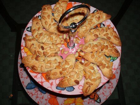 Croissants aux pignons, la suite recettes les filles,enfin le calendrier des pompiers ! chouette!!!!