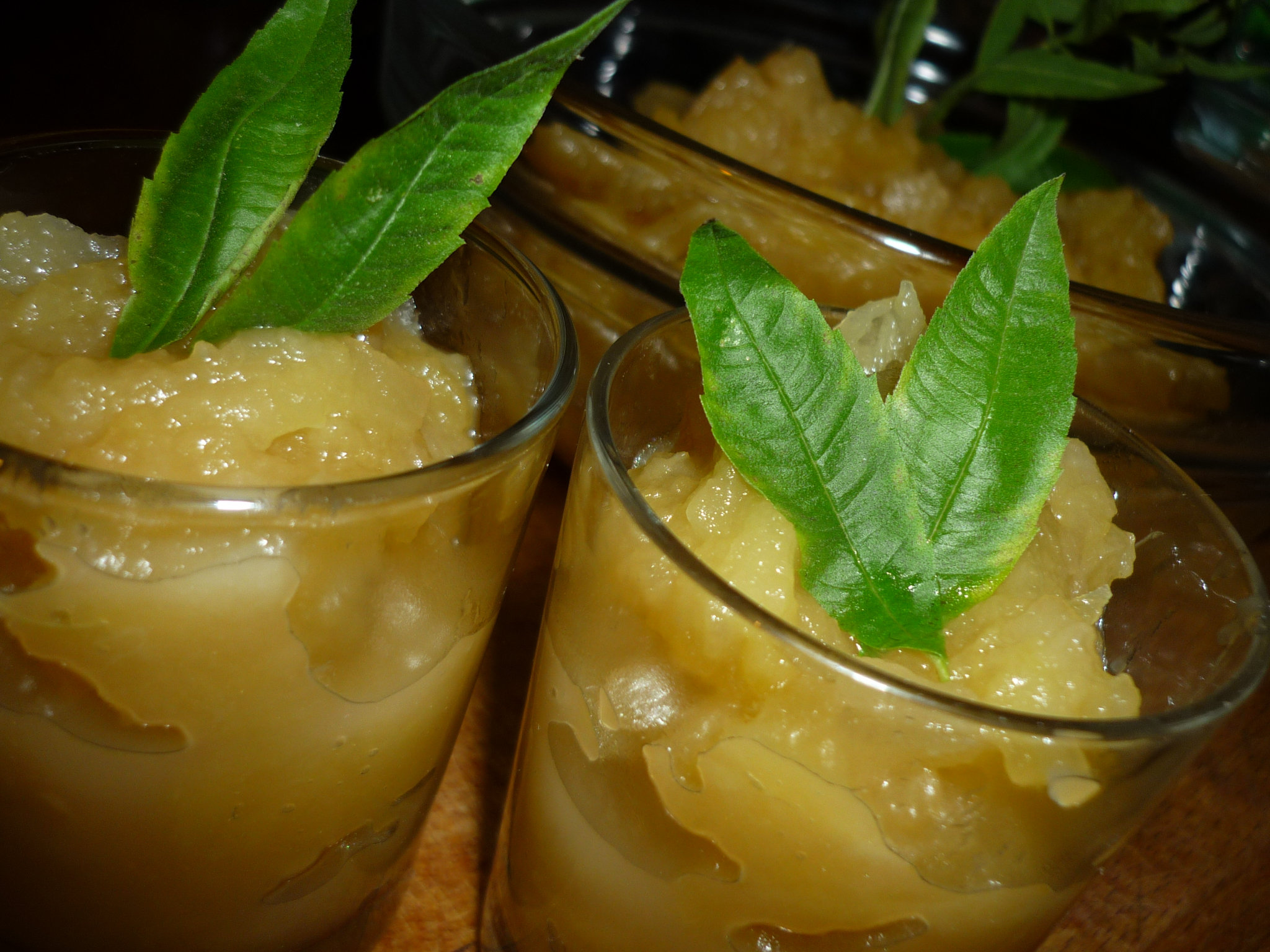 COMPOTE DE POMMES A LA VERVEINE CITRONNELLE DU JARDIN " Du jardin et