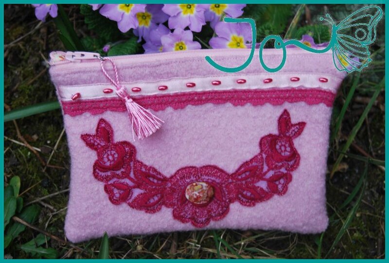 pochette dentelle rose