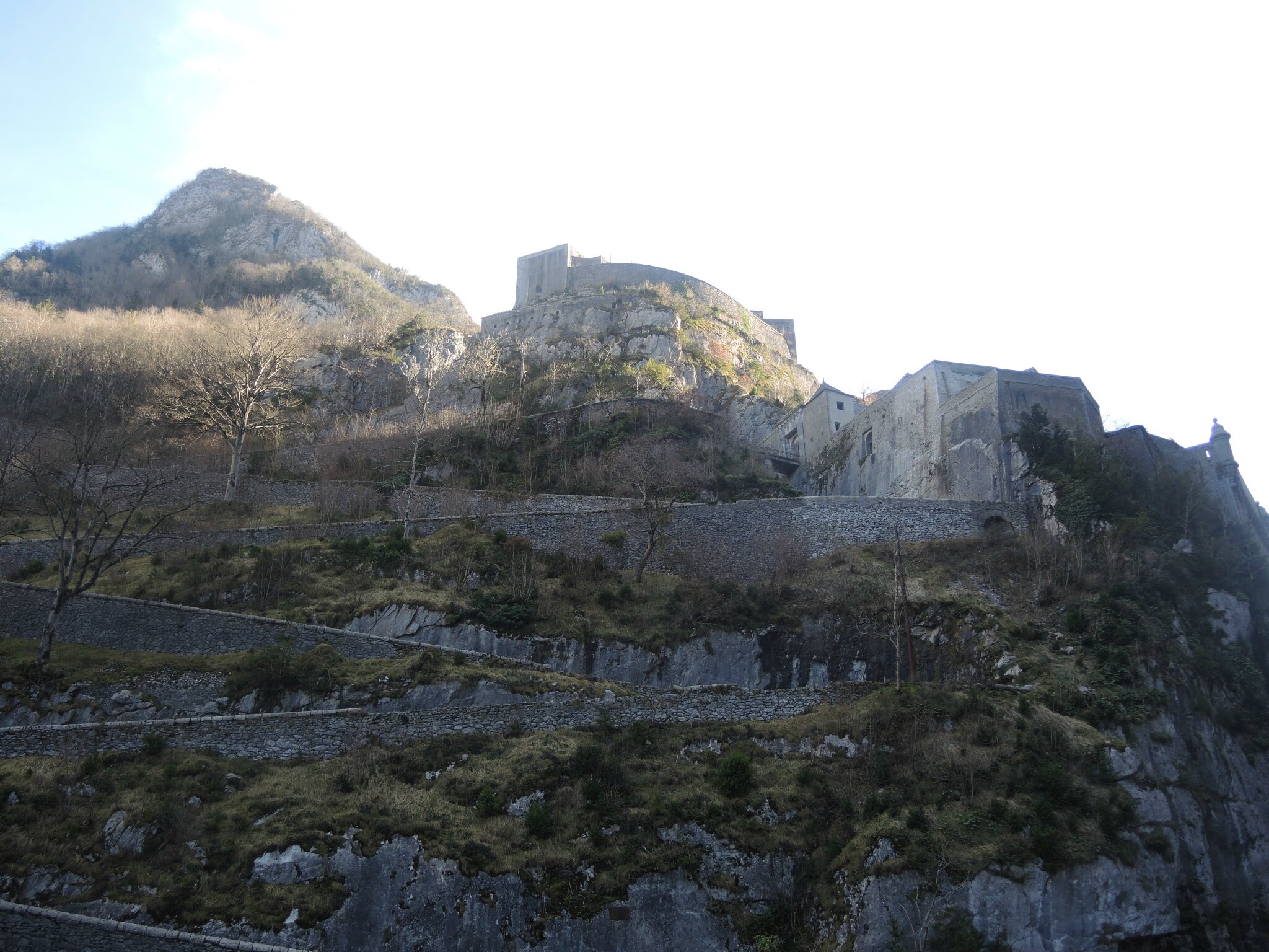 Vallée d'Aspe, fort de Portalet, vue de la route (64)