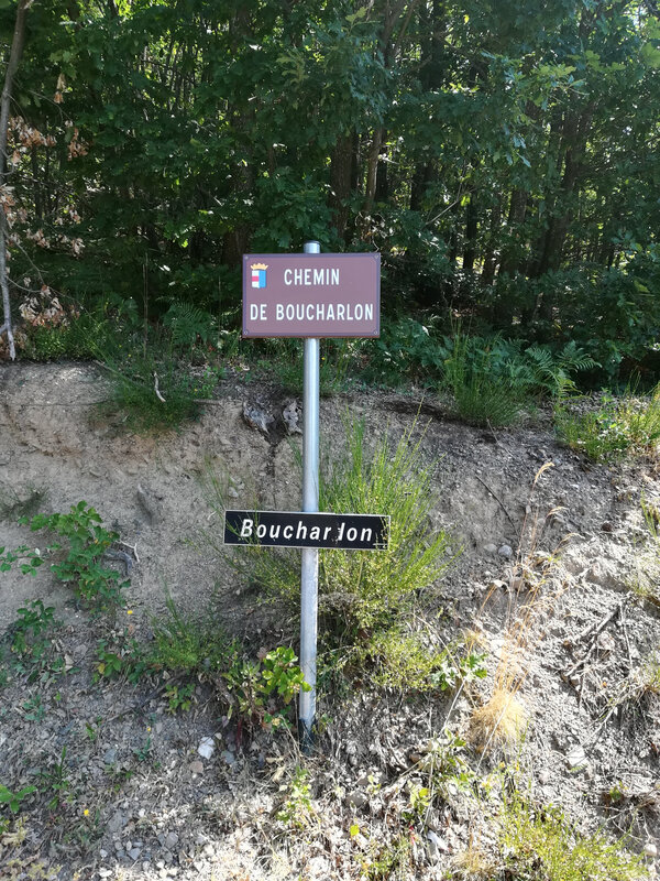 panneau chemin de Boucharlon