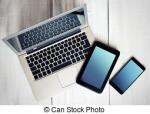 numérique-électronique-appareils-téléphone-tablette-ordinateur-portable-sur-wood-images-sous-licence_csp35479155